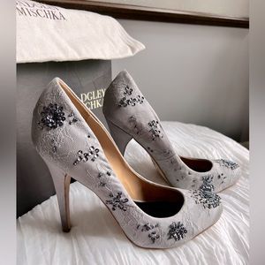 Badgley Mischka SANOMA Embellished Lace Pumps - Gray Size 9 (NWT)